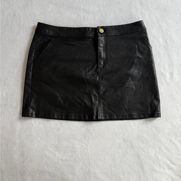 Lilly Pulitzer Black Faux Leather Mini Skirt - Size 12 - Picture 2 of 8